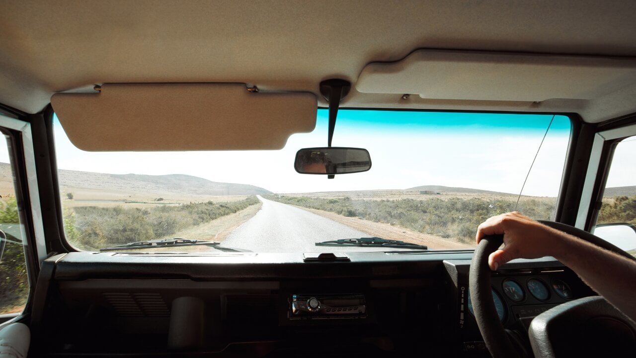 12 Dicas para Dirigir na Estrada com Segurança e Evitar Riscos