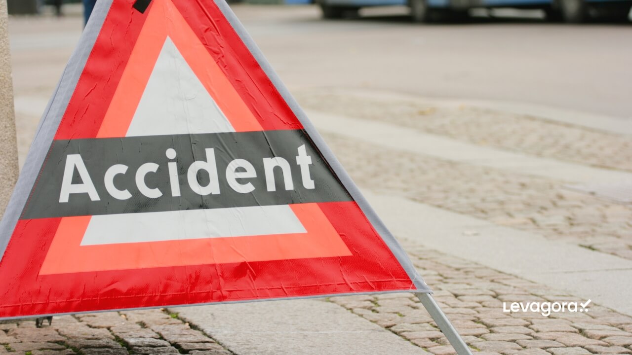 Atenção acidente Acidente na Estrada Como Proceder Corretamente