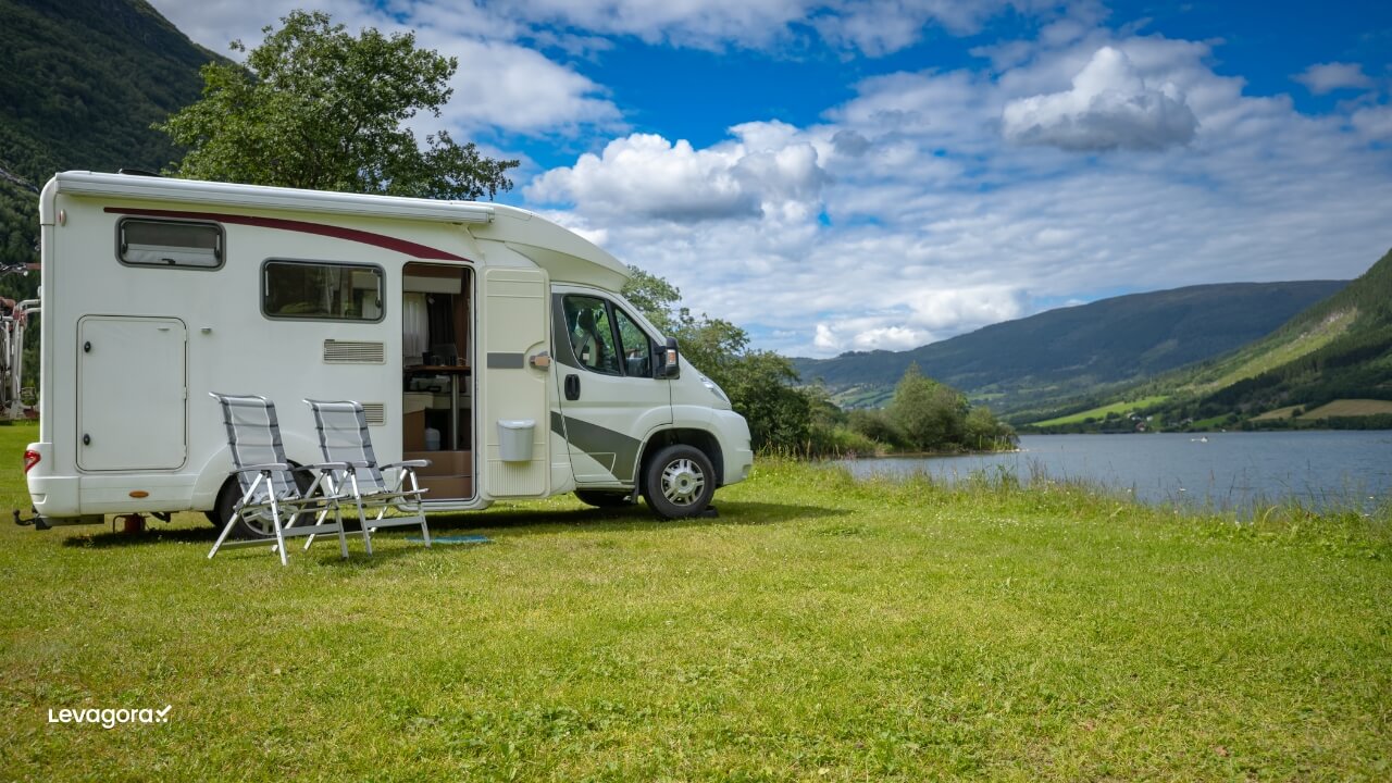 Motorhome a beira do lago Diferenças de custo e conforto