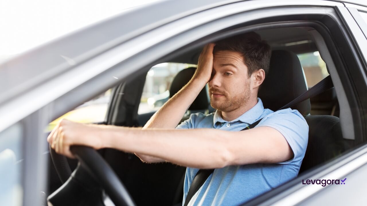 Motorista cansado Por Que o Cansaço Afeta a Direção