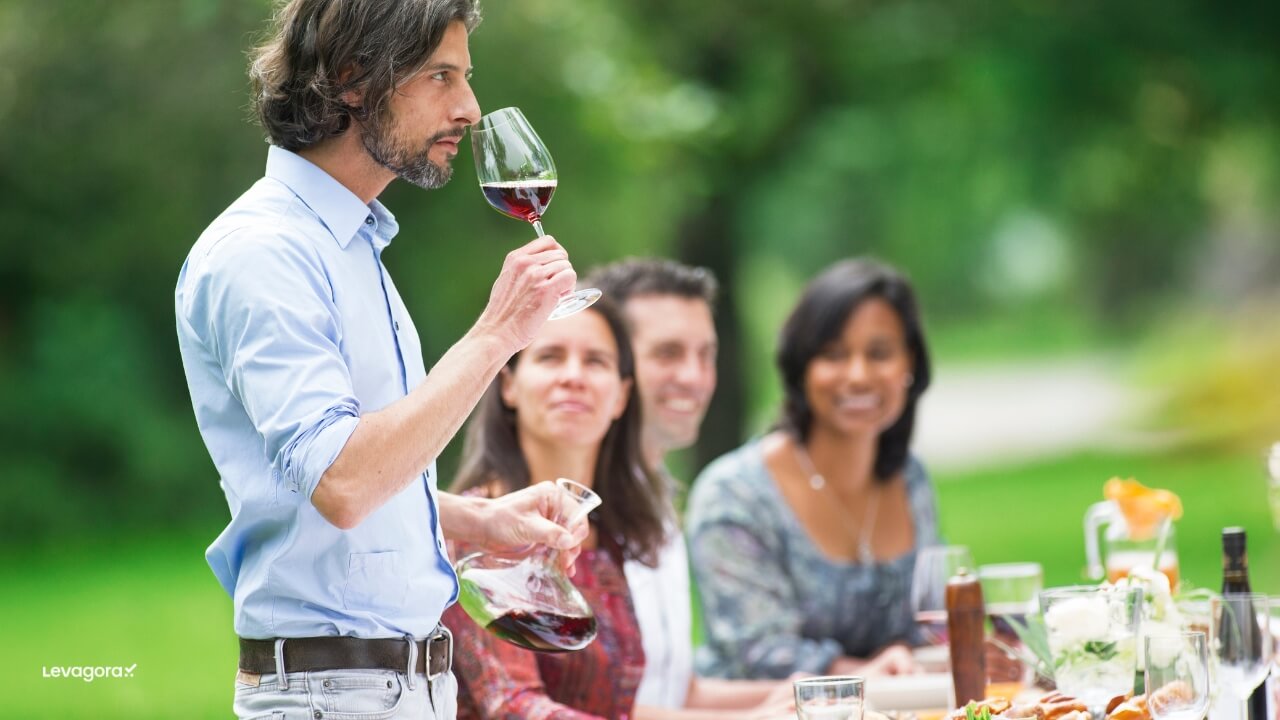 Degustação vinho em refeição Por que a intensidade do vinho e da comida devem estar equilibradas