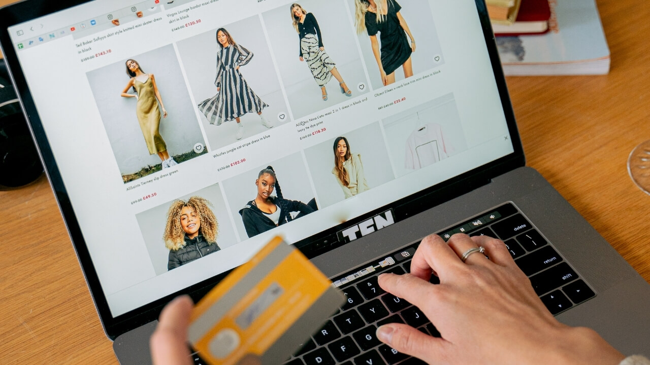Comprar Roupas pela Internet Economize e Acerte na Escolha