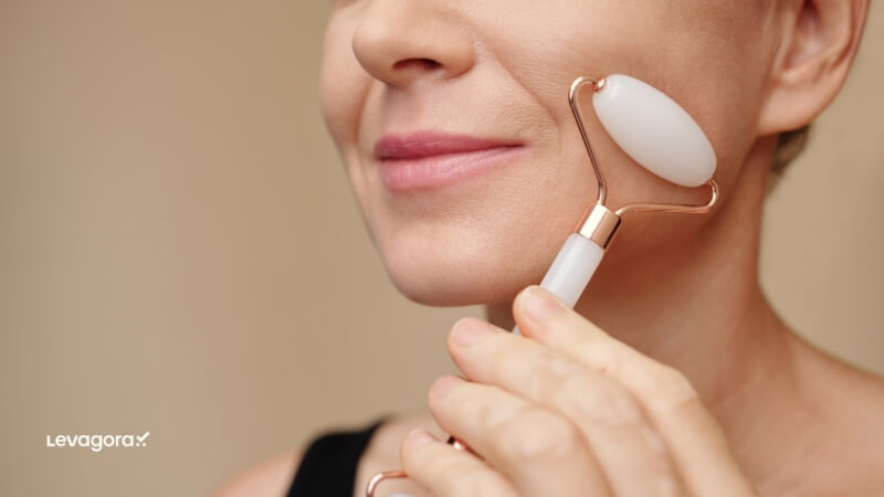Como usar o massageador facial de rolinho corretamente