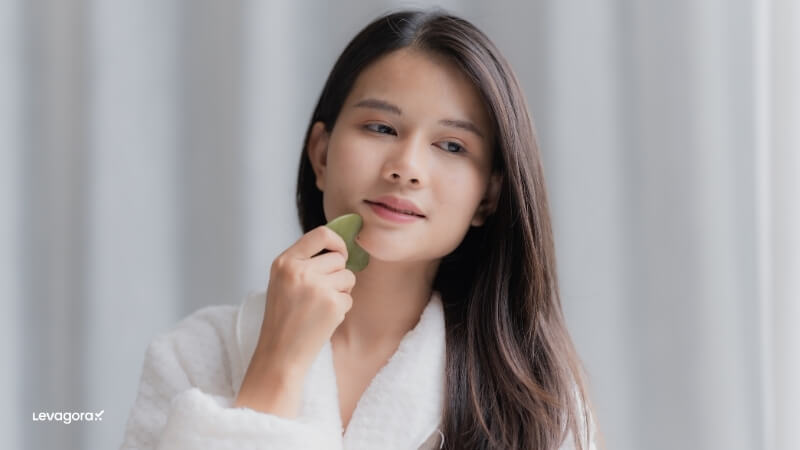 Massagem facial e cuidados com olheiras